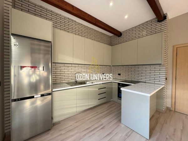 Tirane, jepet me qera Vile 3 Katshe Kati 3, 668 m² 3.000 € (Mjull-Bathore)