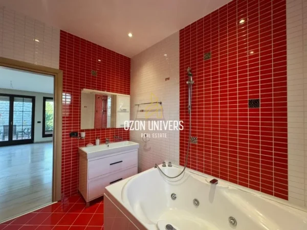 Tirane, jepet me qera Vile 3 Katshe Kati 3, 668 m² 3.000 € (Mjull-Bathore)