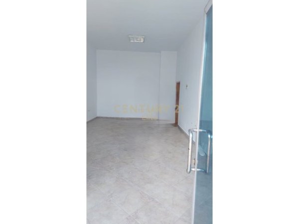Tirane, shitet ambjent biznesi Kati 0, 42 m² 126.000 € (Laprakë)