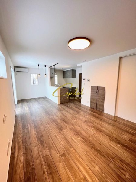 Tirane, jepet me qera dyqan Kati 0, 52 m² 800 € (PAZARI I RI)