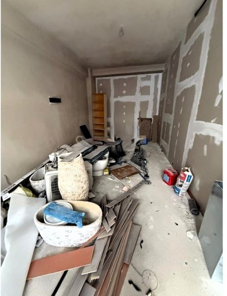 Tirane, jepet me qera ambjent biznesi Kati 0, 30 m² 1.000 € (BARDHOK BIBA)