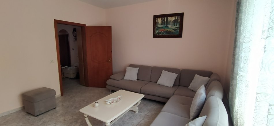 Tirane, shitet apartament 3+1 Kati 4, 276.000 € 