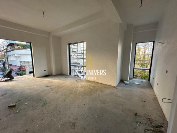 Tirane, shitet apartament 2+1+Ballkon Kati 1, 106 m² 199.000 € (Ish Fusha e Aviacionit)