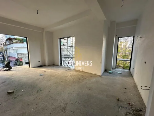 Tirane, shitet apartament 2+1+Ballkon Kati 1, 106 m² 199.000 € (Ish Fusha e Aviacionit)