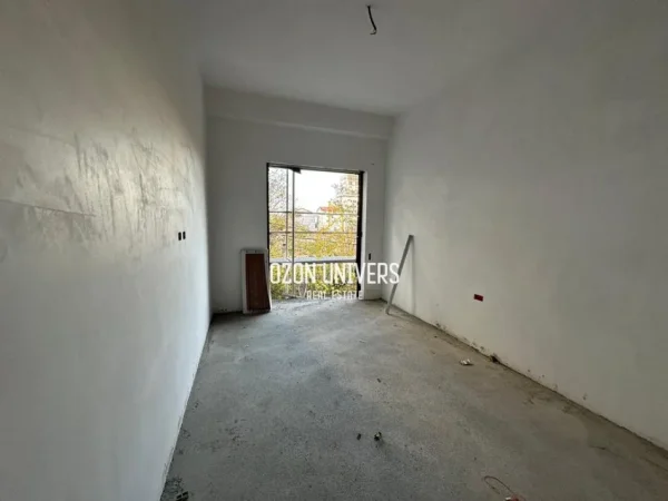 Tirane, shitet apartament 2+1+Ballkon Kati 1, 106 m² 199.000 € (Ish Fusha e Aviacionit)