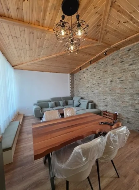 Tirane, jap me qera apartament duplex 2+1+Ballkon Kati 8, 130 m² 700 € (Shkoze)