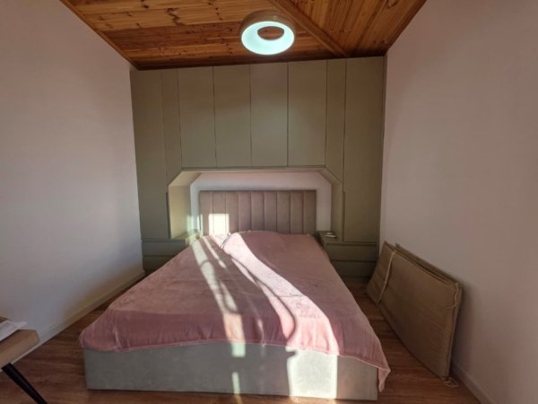 Tirane, jap me qera apartament duplex 2+1+Ballkon Kati 8, 130 m² 700 € (Shkoze)