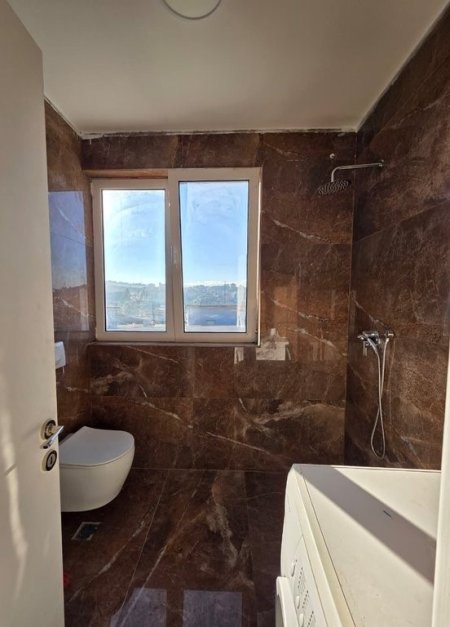 Tirane, jap me qera apartament duplex 2+1+Ballkon Kati 8, 130 m² 700 € (Shkoze)