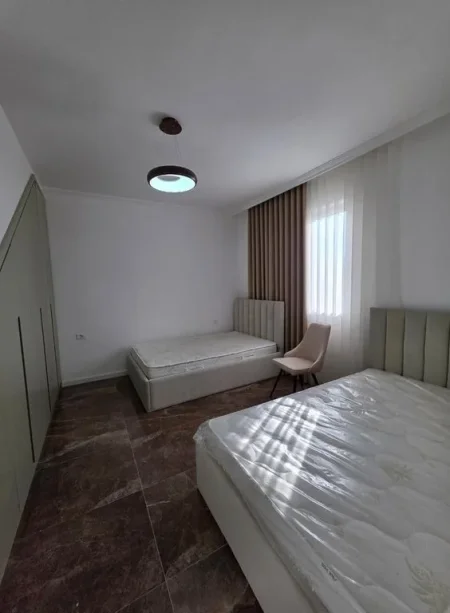 Tirane, jap me qera apartament duplex 2+1+Ballkon Kati 8, 130 m² 700 € (Shkoze)