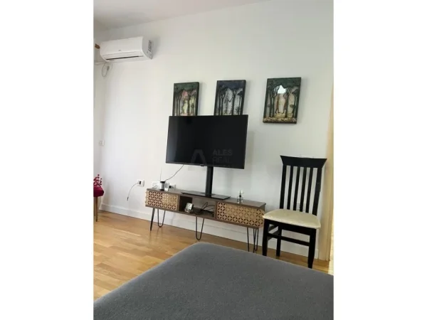 Tirane, jepet me qera apartament 2+1+Ballkon Kati 4, 98 m² 600 € (Astir)