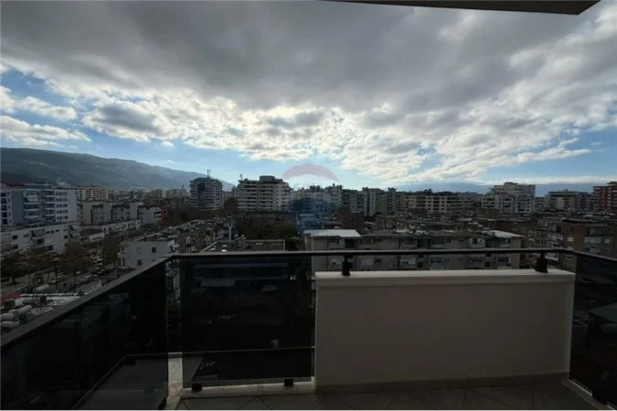 Vlore, jepet me qera apartament 2+1 Kati 8, 85 m² 500 € (Cobo Center, Vlore)