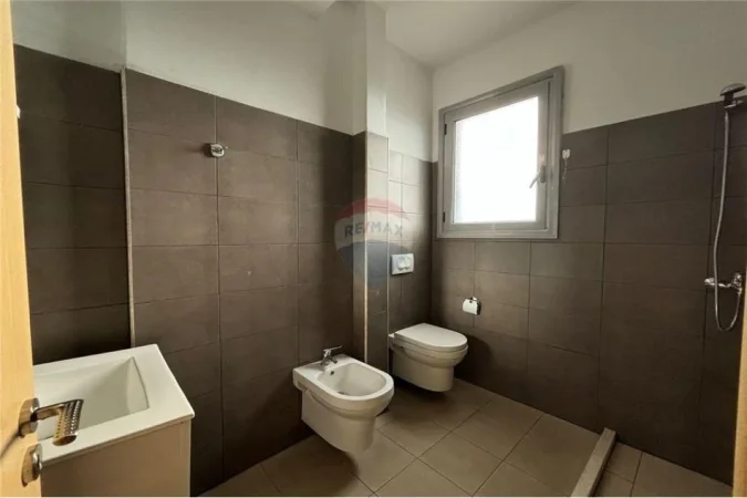 Vlore, jepet me qera apartament 2+1 Kati 8, 85 m² 500 € (Cobo Center, Vlore)