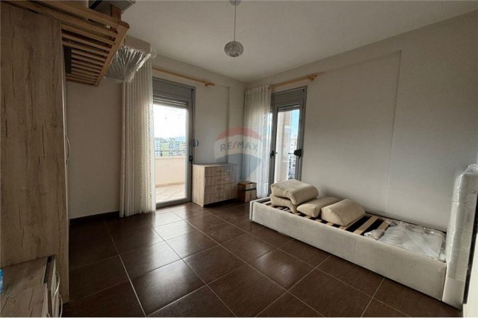 Vlore, jepet me qera apartament 2+1 Kati 8, 85 m² 500 € (Cobo Center, Vlore)