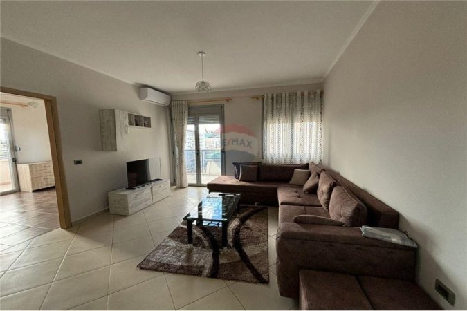 Vlore, jepet me qera apartament 2+1 Kati 8, 85 m² 500 € (Cobo Center, Vlore)