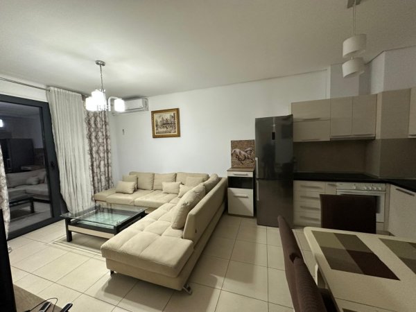 Tirane, jepet me qera apartament 2+1 , 90 m² 650 € (RRUGA E KAVAJES)