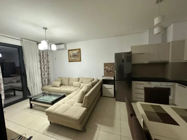 Tirane, jepet me qera apartament 2+1 , 90 m² 650 € (RRUGA E KAVAJES)