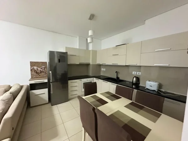 Tirane, jepet me qera apartament 2+1 , 90 m² 650 € (RRUGA E KAVAJES)