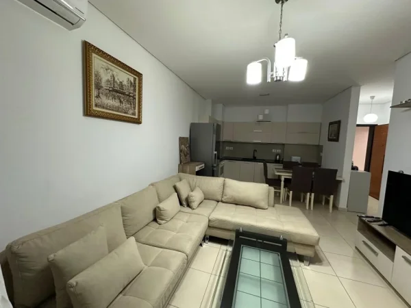 Tirane, jepet me qera apartament 2+1 , 90 m² 650 € (RRUGA E KAVAJES)