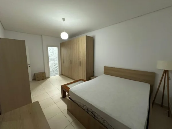 Tirane, jepet me qera apartament 2+1 , 90 m² 650 € (RRUGA E KAVAJES)