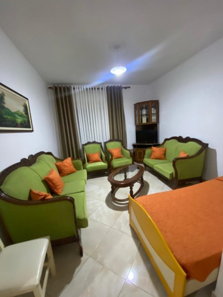 Tirane, jepet me qera apartament 1+1 Kati 3, 65 m² 400 € 