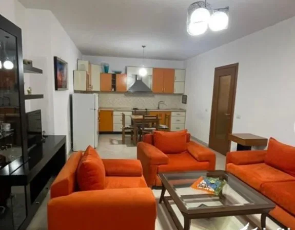 Tirane, jepet me qera apartament 2+1 Kati 2, 700 € 