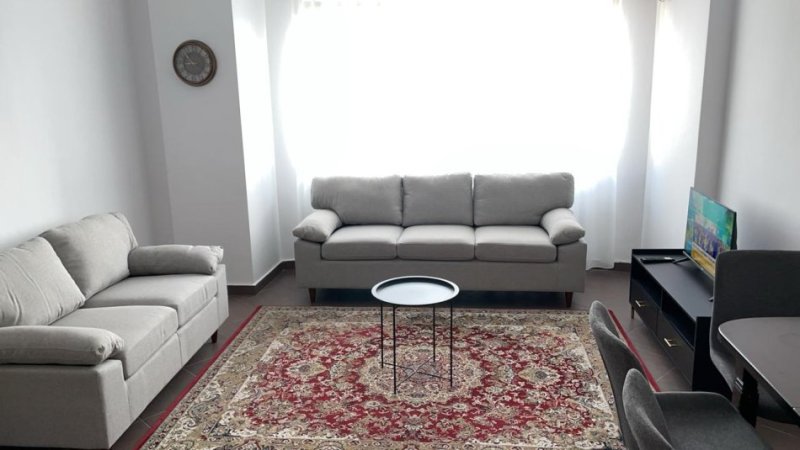 Tirane, jepet me qera apartament 1+1+Ballkon Kati 5, 65 m² 500 € (Mine Peza)