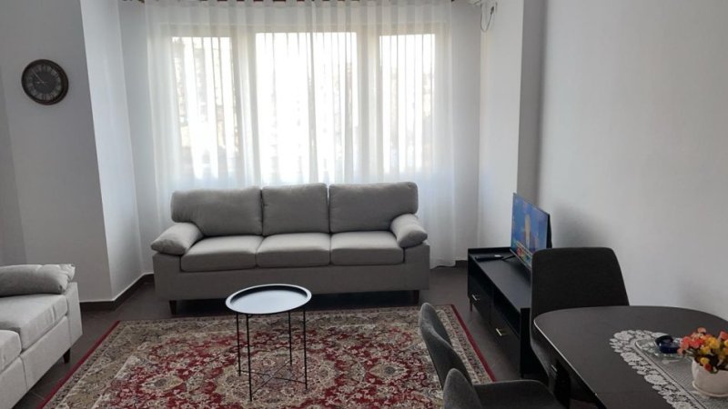 Tirane, jepet me qera apartament 1+1+Ballkon Kati 5, 65 m² 500 € (Mine Peza)