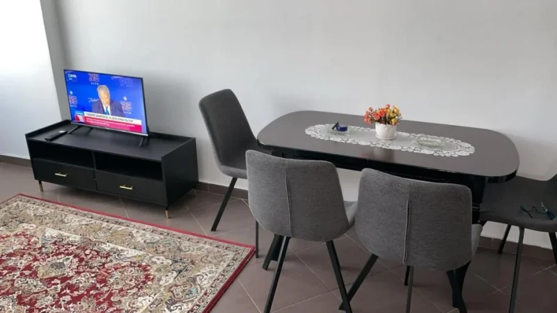 Tirane, jepet me qera apartament 1+1+Ballkon Kati 5, 65 m² 500 € (Mine Peza)