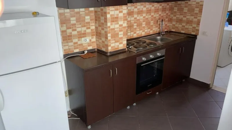 Tirane, jepet me qera apartament 1+1+Ballkon Kati 5, 65 m² 500 € (Mine Peza)
