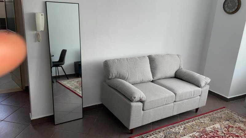 Tirane, jepet me qera apartament 1+1+Ballkon Kati 5, 65 m² 500 € (Mine Peza)