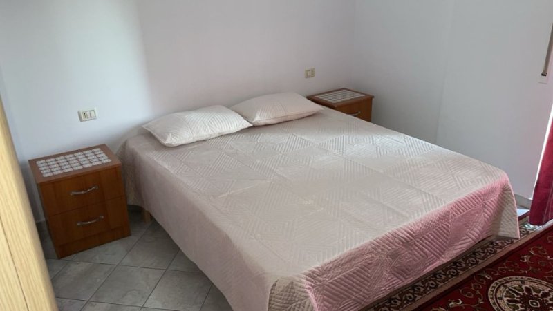 Tirane, jepet me qera apartament 1+1+Ballkon Kati 5, 65 m² 500 € (Mine Peza)