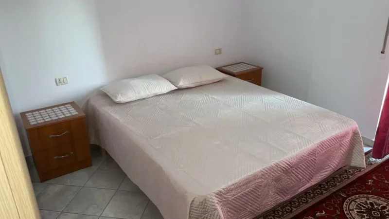 Tirane, jepet me qera apartament 1+1+Ballkon Kati 5, 65 m² 500 € (Mine Peza)
