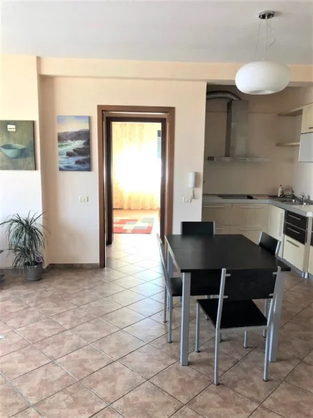 Tirane, jepet me qera apartament 1+1 Kati 9, 80 m² 600 € (Bllok, prane Sheshit Wilson)