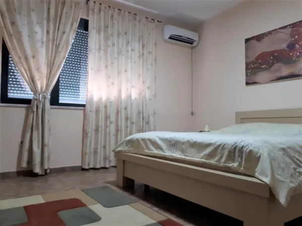 Tirane, jepet me qera apartament 1+1 Kati 9, 80 m² 600 € (Bllok, prane Sheshit Wilson)