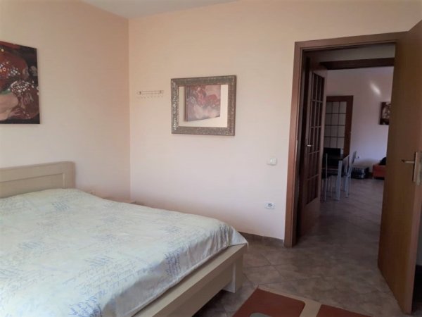 Tirane, jepet me qera apartament 1+1 Kati 9, 80 m² 600 € (Bllok, prane Sheshit Wilson)