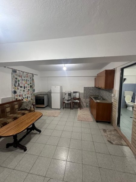 Tirane, jepet me qera apartament 1+1 , 51 m² 220 € (100 m nga rrethi Astirit)