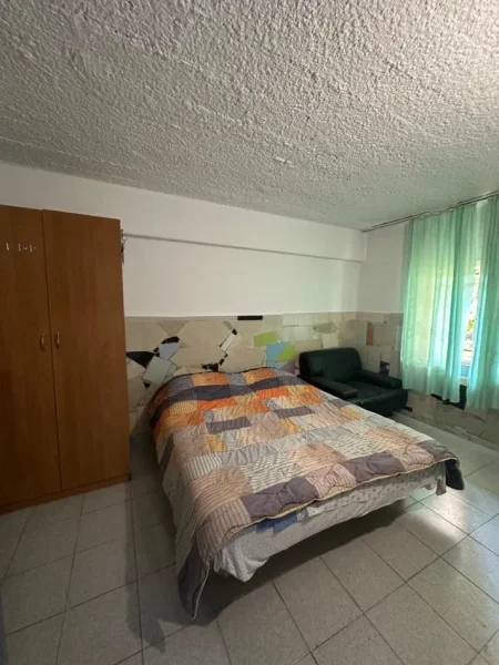 Tirane, jepet me qera apartament 1+1 , 51 m² 220 € (100 m nga rrethi Astirit)