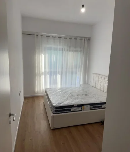 Tirane, jepet me qera apartament 1+1 Kati 2, 55 m² 450 € (ALI DEMI)