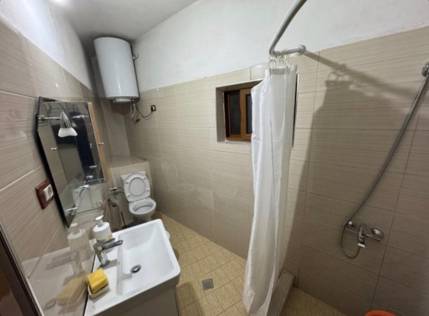 Tirane, jepet me qera apartament 2+1+Ballkon Kati 2, 125 m² 450 € 