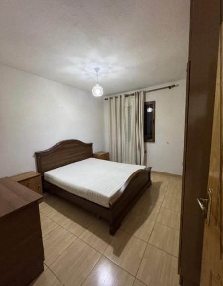 Tirane, jepet me qera apartament 2+1+Ballkon Kati 2, 125 m² 450 € 
