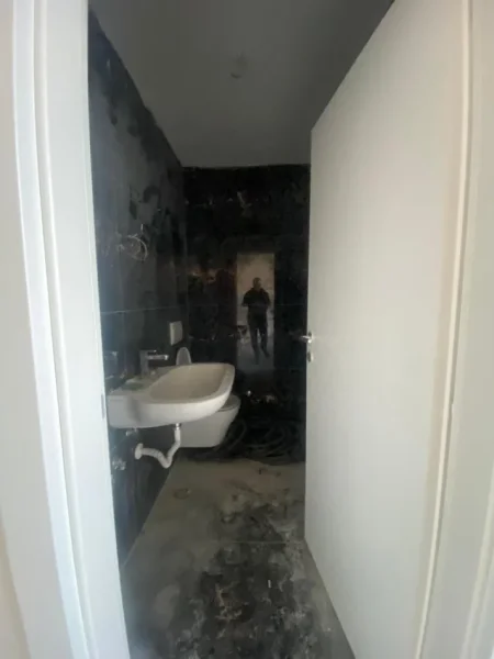 Tirane, jepet me qera ambjent biznesi Kati 0, 40 m² 1.300 euro