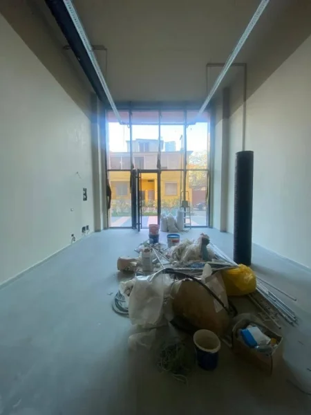 Tirane, jepet me qera ambjent biznesi Kati 0, 40 m² 1.300 euro