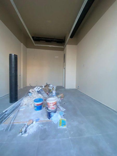 Tirane, jepet me qera ambjent biznesi Kati 0, 40 m² 1.500 €