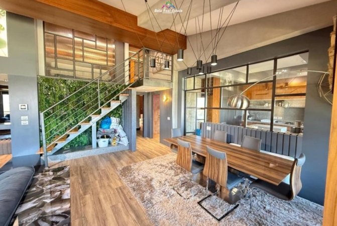 Tirane, jepet me qera apartament duplex 3+1+Ballkon Kati 4, 280 m² 1.700 € (Rruga Peti)