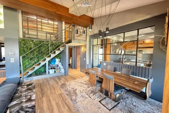 Tirane, jepet me qera apartament duplex 3+1+Ballkon Kati 4, 280 m² 1.700 € (Rruga Peti)