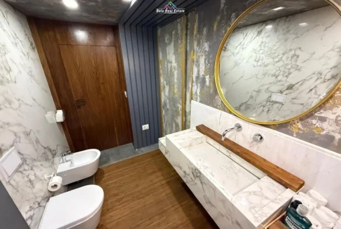 Tirane, jepet me qera apartament duplex 3+1+Ballkon Kati 4, 280 m² 1.700 € (Rruga Peti)