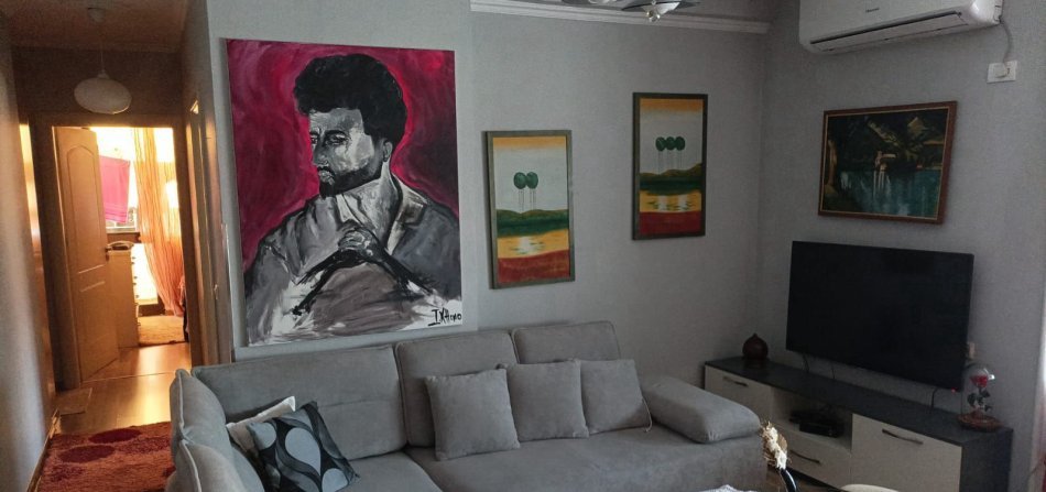 Tirane, jepet me qera apartament 2+1 , 80 m² 700 € (ISH FUSHA E AVIACIONIT)