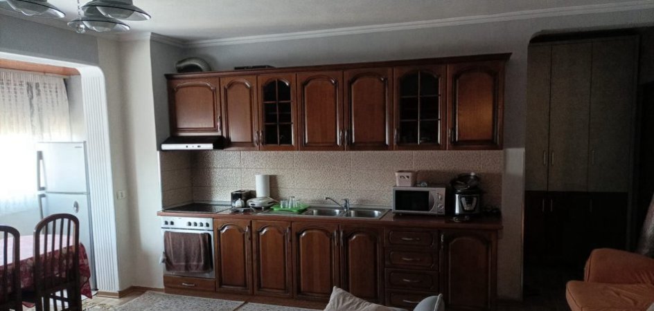Tirane, jepet me qera apartament 2+1 , 80 m² 700 € (ISH FUSHA E AVIACIONIT)