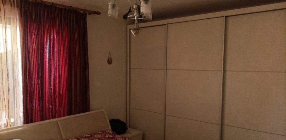 Tirane, jepet me qera apartament 2+1 , 80 m² 700 € (ISH FUSHA E AVIACIONIT)
