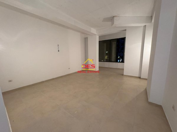 Vlore, jepet me qera ambjent biznesi Kati 2, 55 m² 400 € (Rruga Sadik Zotaj)